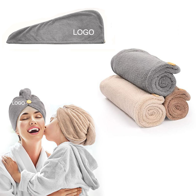 Turbante cinza com botão - mãe e filha usando após banho + toalhas enroladas nas cores cinza, bege e marrom
