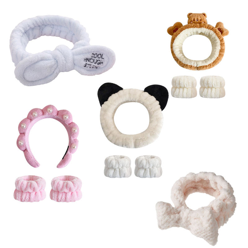 Modelos variados: tiara panda, urso, laço branco, pérola rosa e pulseiras combinando