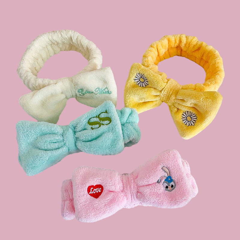 Tiaras bordadas: Queen Marie, margarida amarela, SS azul, Love rosa