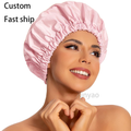 Touca de banho rosa - mulher sorrindo fundo branco