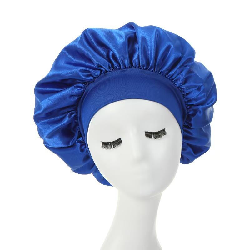 Bonnet azul royal em manequim - vista frontal fundo branco