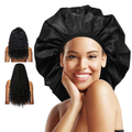 Touca de banho preta XL - mulher sorrindo com cabelos cacheados e trançados