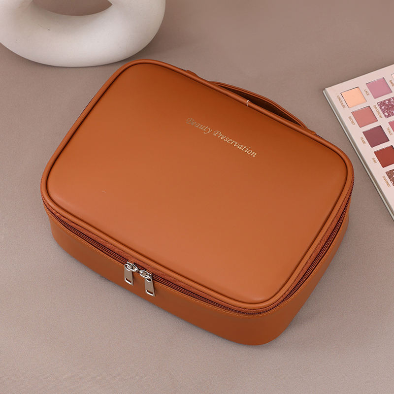 Necessaire caramelo fechada - vista superior com texto Beauty Preservation